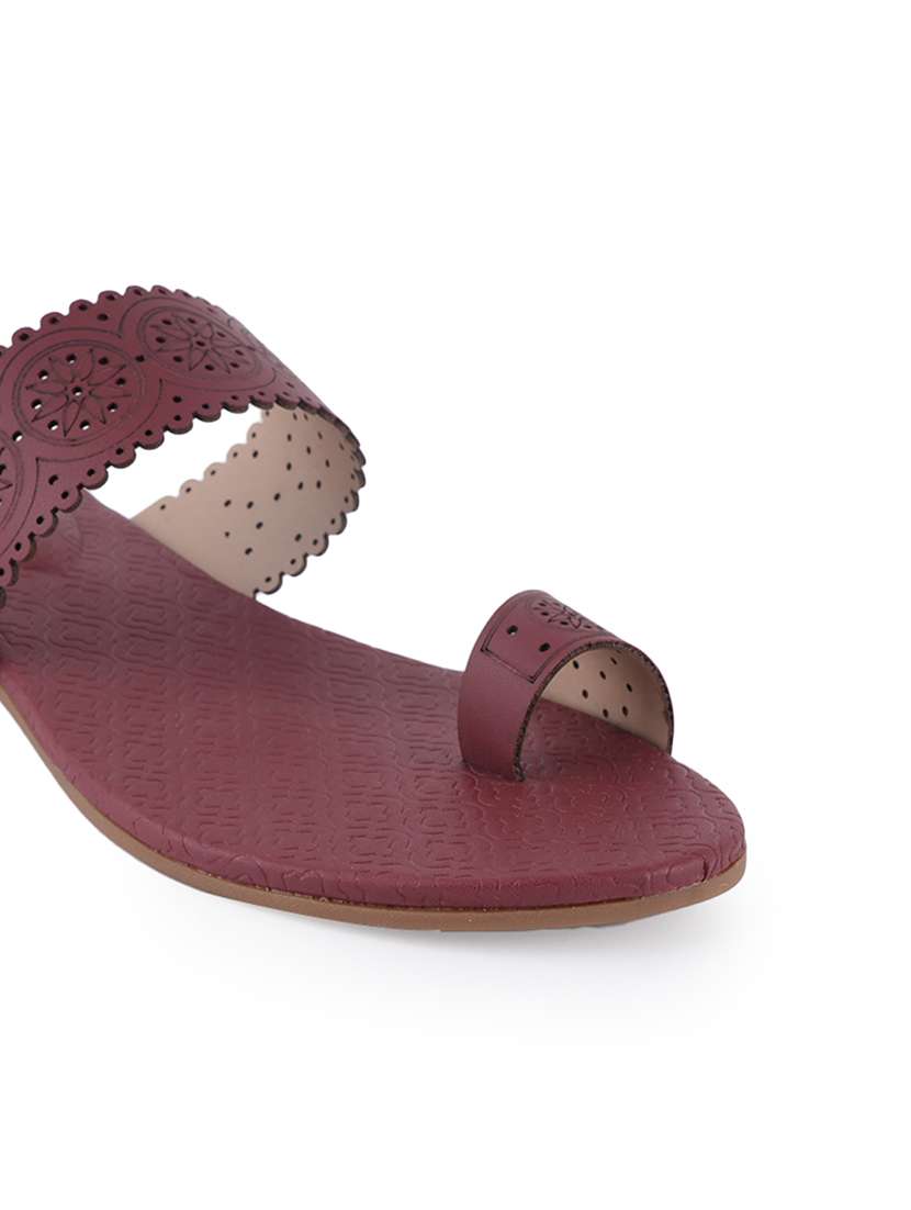 women solid one toe flat sandal - 22341448 -  Standard Image - 4