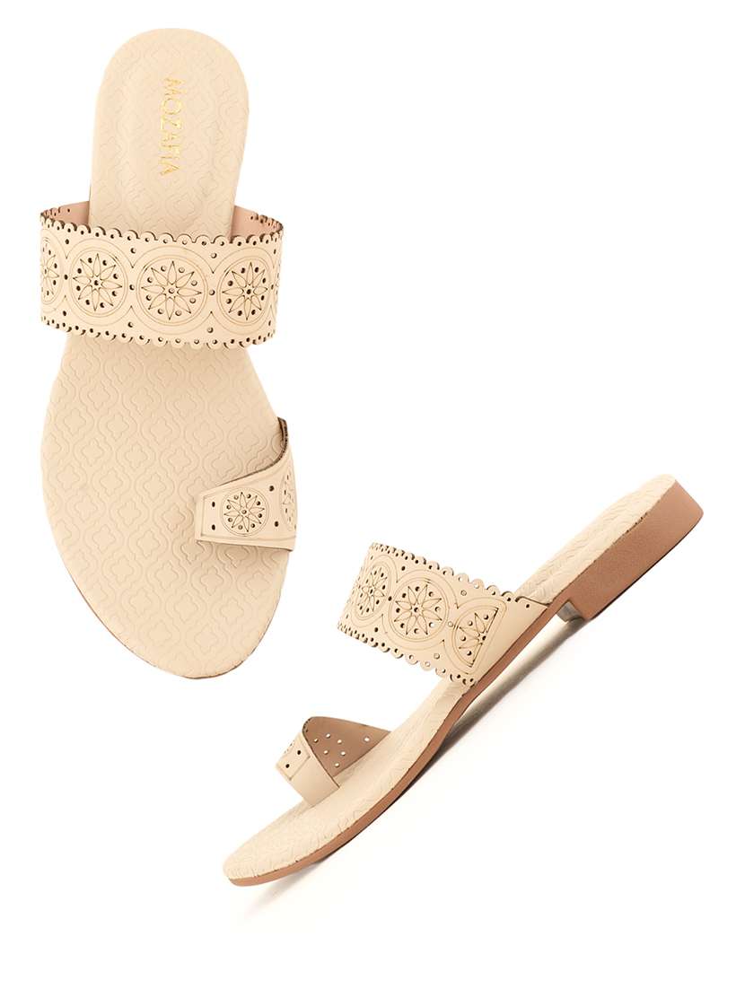 women solid one toe flat sandal - 22341450 -  Standard Image - 1