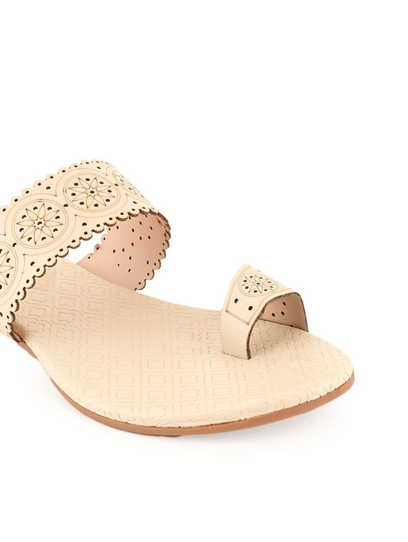women solid one toe flat sandal - 22341450 -  Standard Image - 4