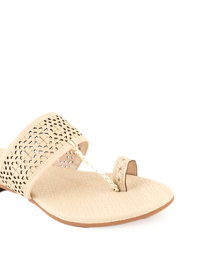 women solid one toe flat sandal - 22341451 -  Standard Image - 4