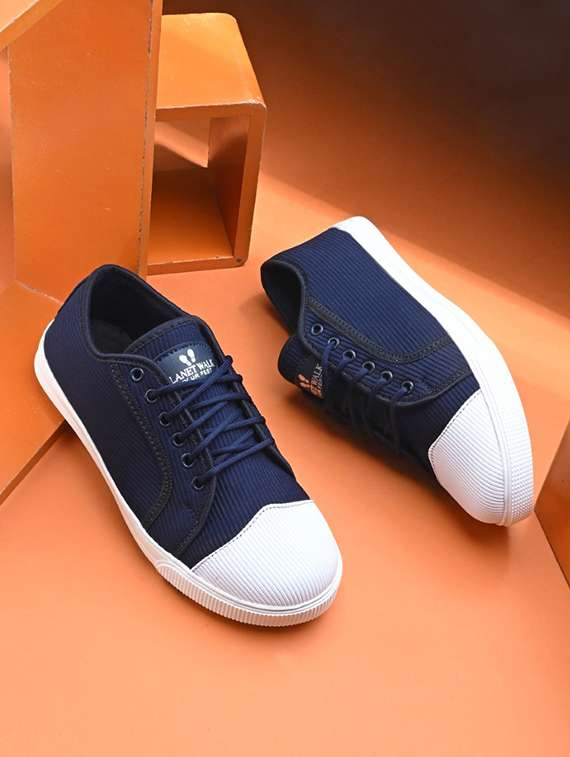 women solid lace-up sneaker