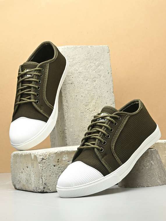 women solid lace-up sneaker