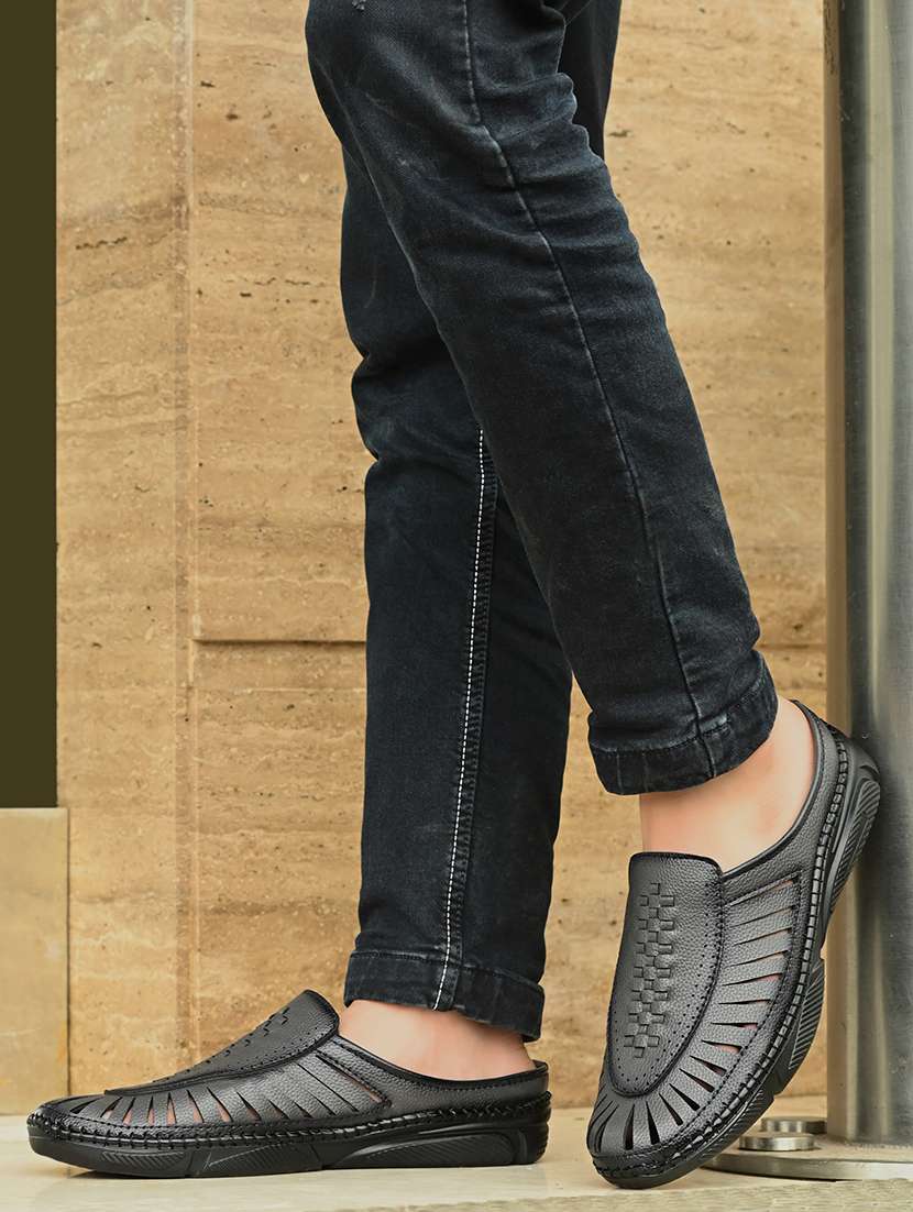 men textured slip on sandal - 22342130 -  Standard Image - 4