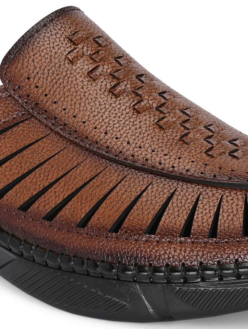 men textured slip on sandal - 22342131 -  Standard Image - 4