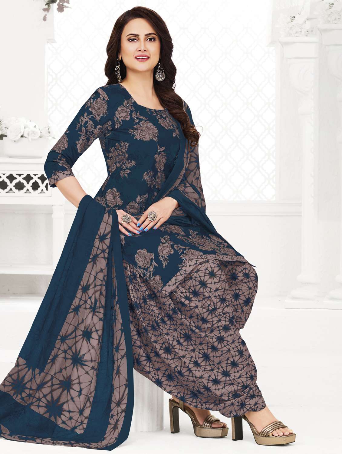 women printed three quarter sleeve kurta patiala with dupatta set