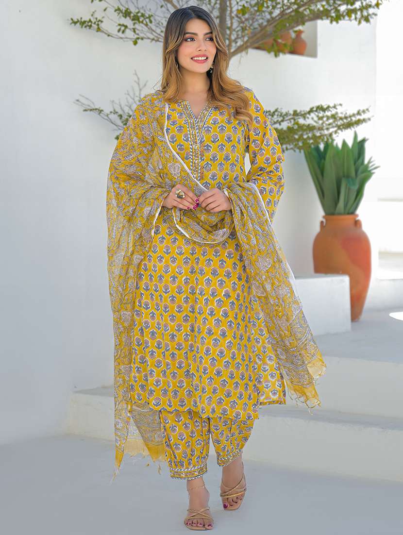 women printed three quarter sleeve kurta salwar with dupatta set