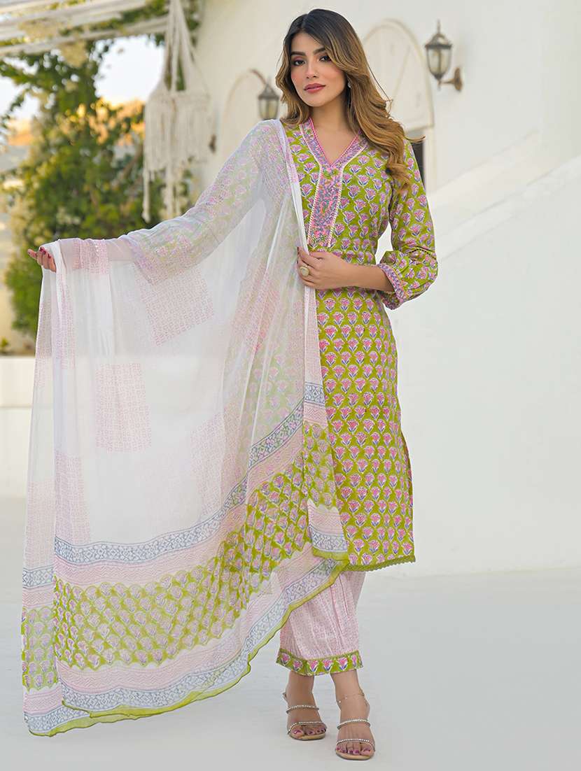 women printed three quarter sleeve kurta salwar with dupatta set