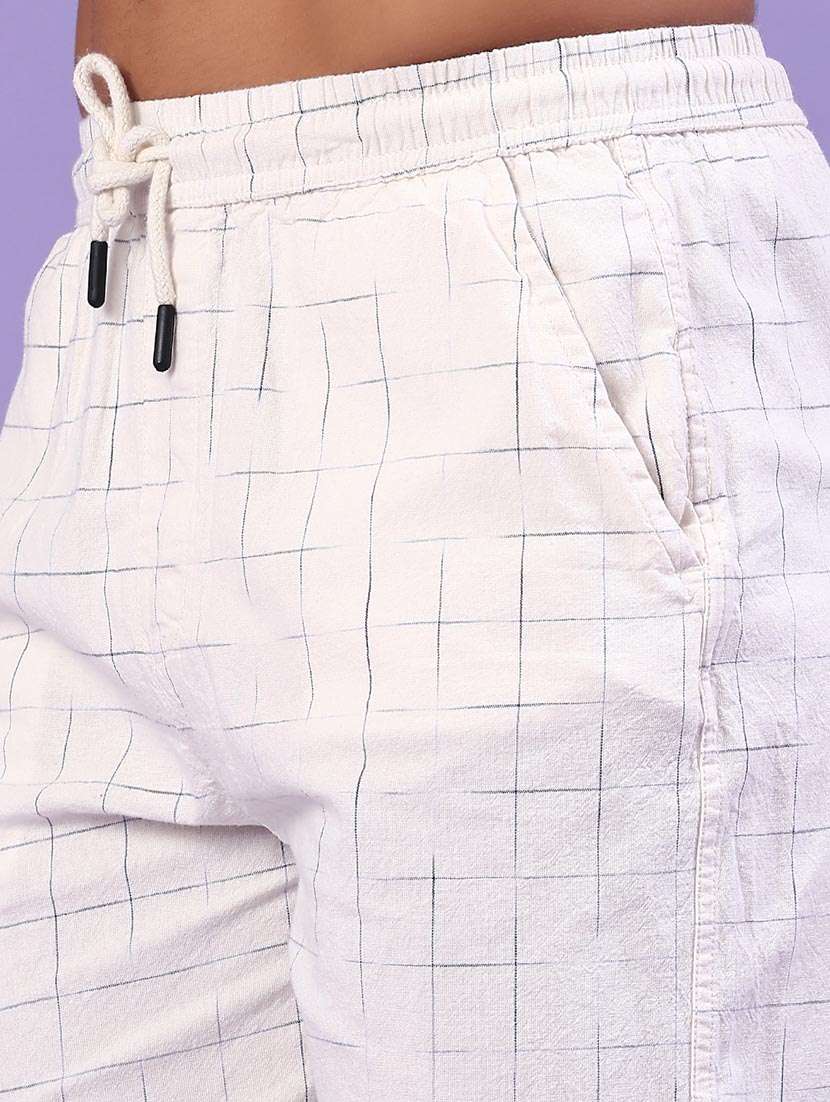 men checkered mid rise regular fit shorts - 22346472 -  Standard Image - 1