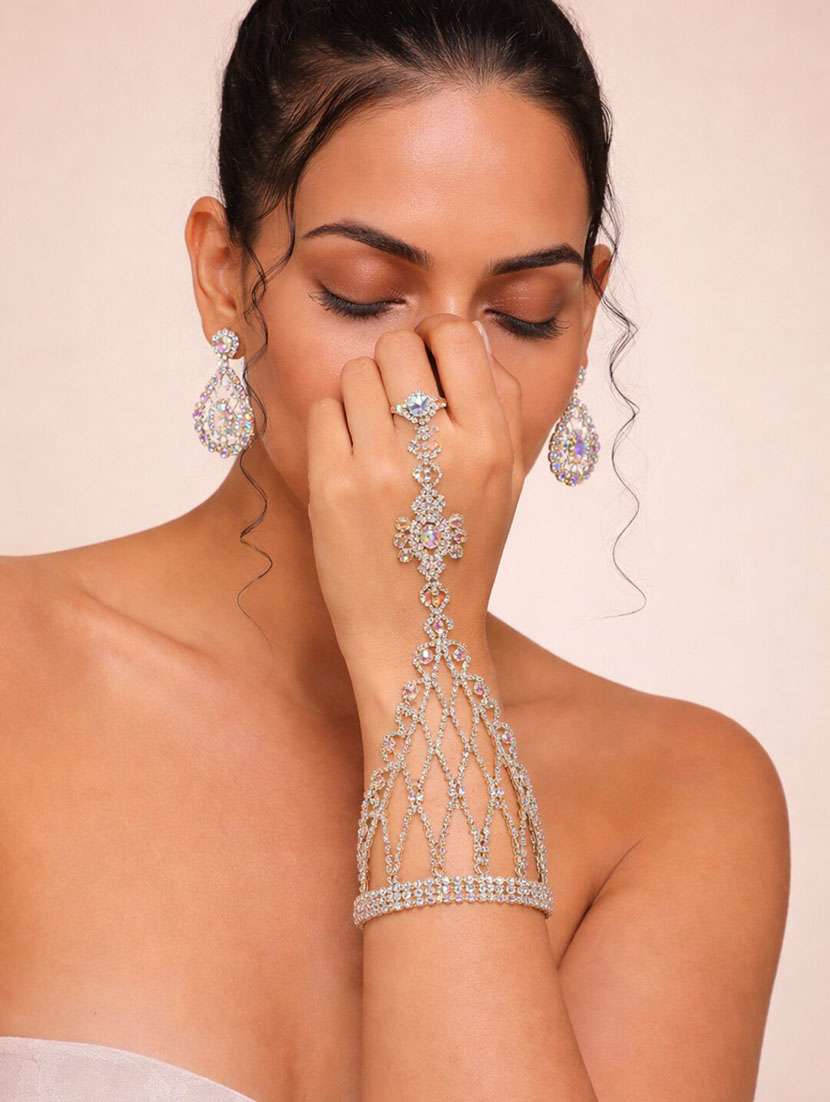 crystal net hathphool with finger ring - 22346595 -  Standard Image - 1