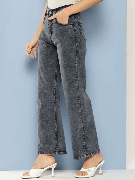 women solid mid rise straight jeans