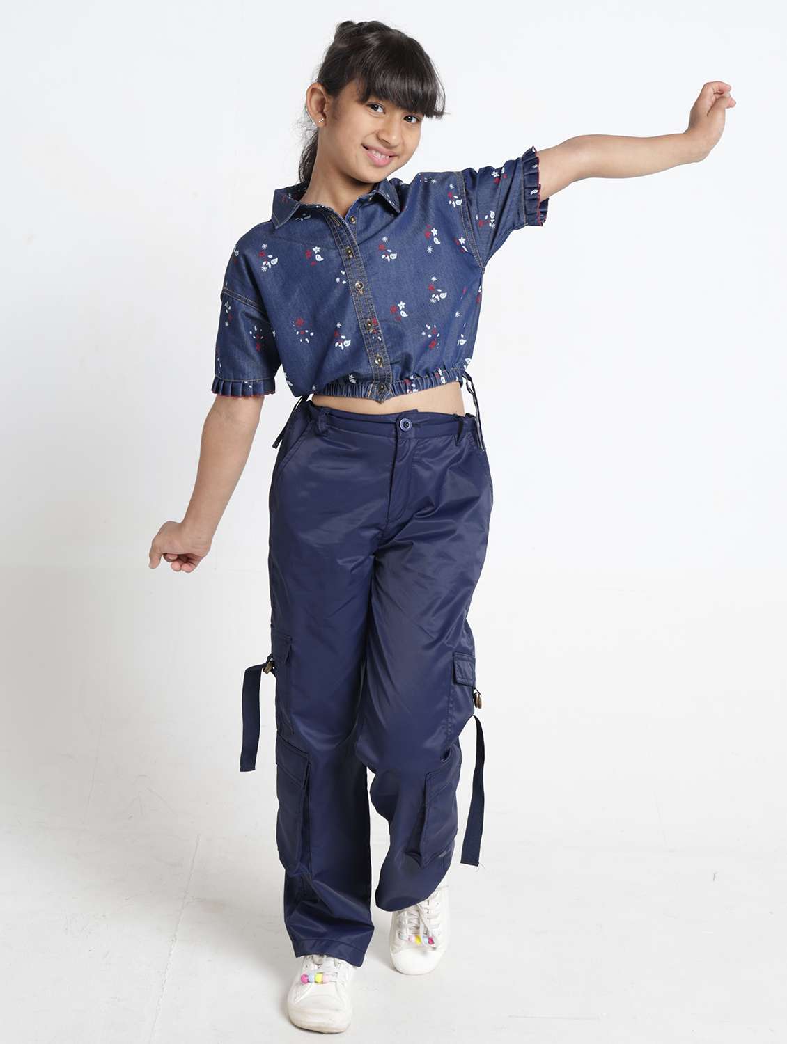 girls printed collared short sleeve crop top - 22356445 -  Standard Image - 4