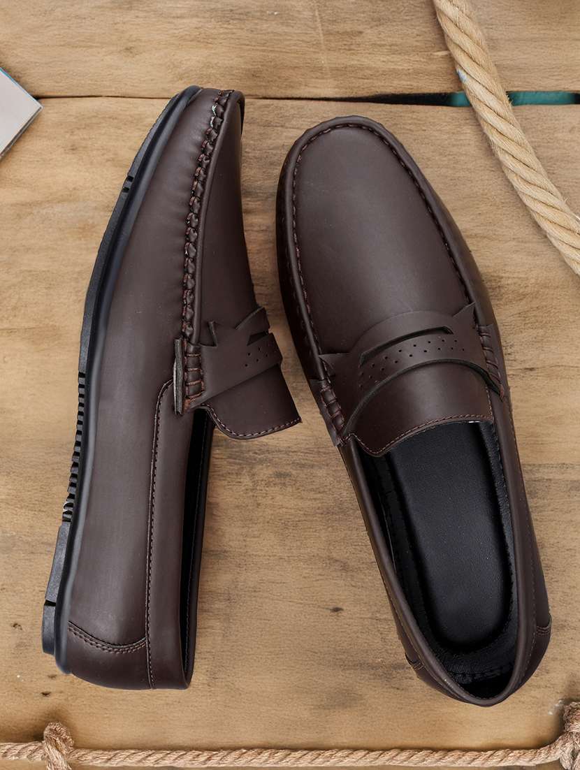 men solid slip on loafer