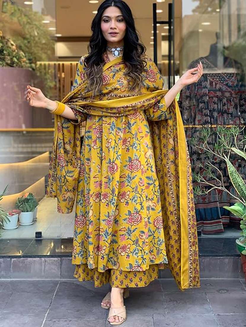 women floral three quarter sleeve kurta palazzo with dupatta set - 22357936 -  Standard Image - 1