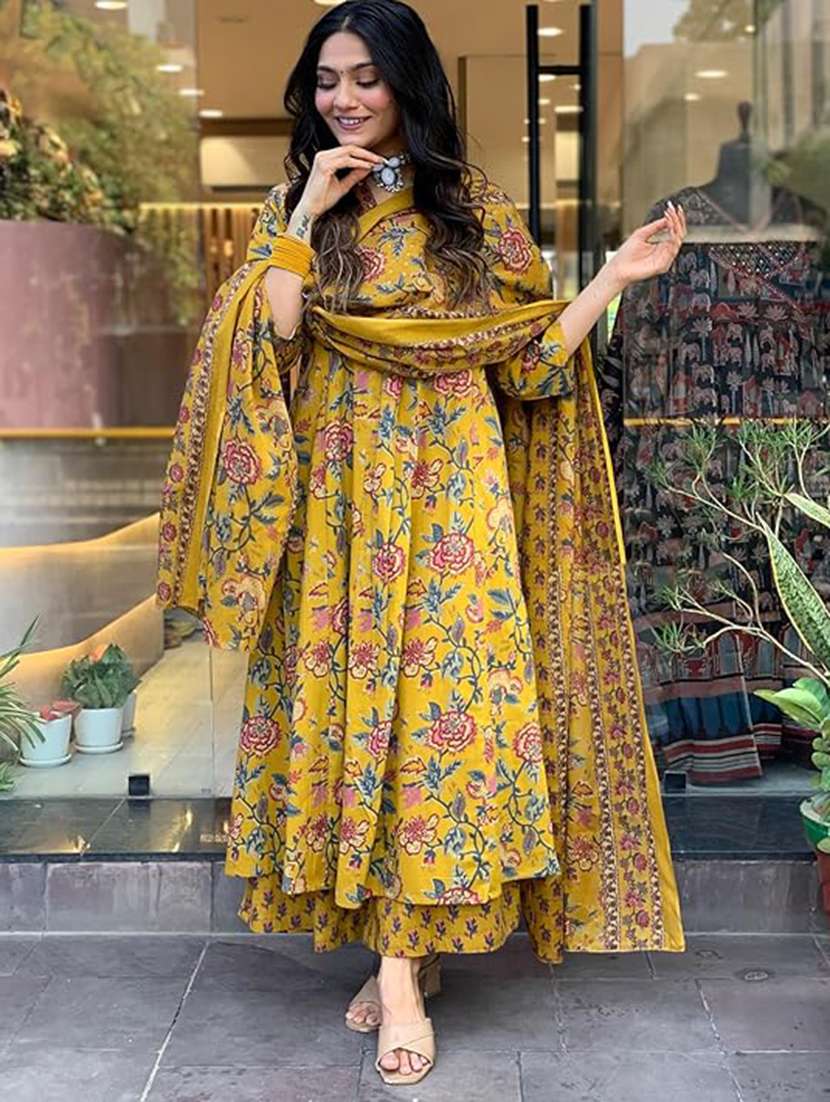 women floral three quarter sleeve kurta palazzo with dupatta set - 22357936 -  Standard Image - 4