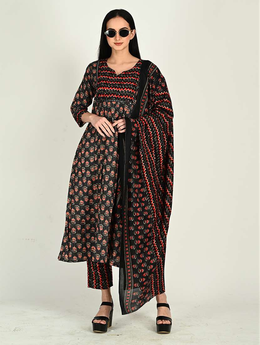Women Printed Three Quarter Sleeve Kurta Pant With Dupatta Set - 22357938 -  Standard Image - 4