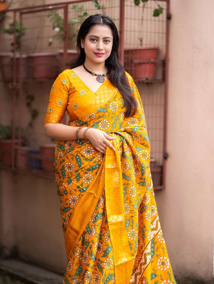 women printed casual wear saree with blouse - 22358008 -  Standard Image - 1