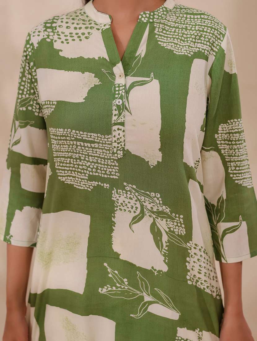 women printed three quarter sleeve straight kurta - 22358077 -  Standard Image - 4