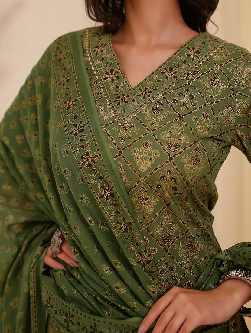 women printed three quarter sleeve kurta pant with dupatta set - 22358097 -  Standard Image - 4