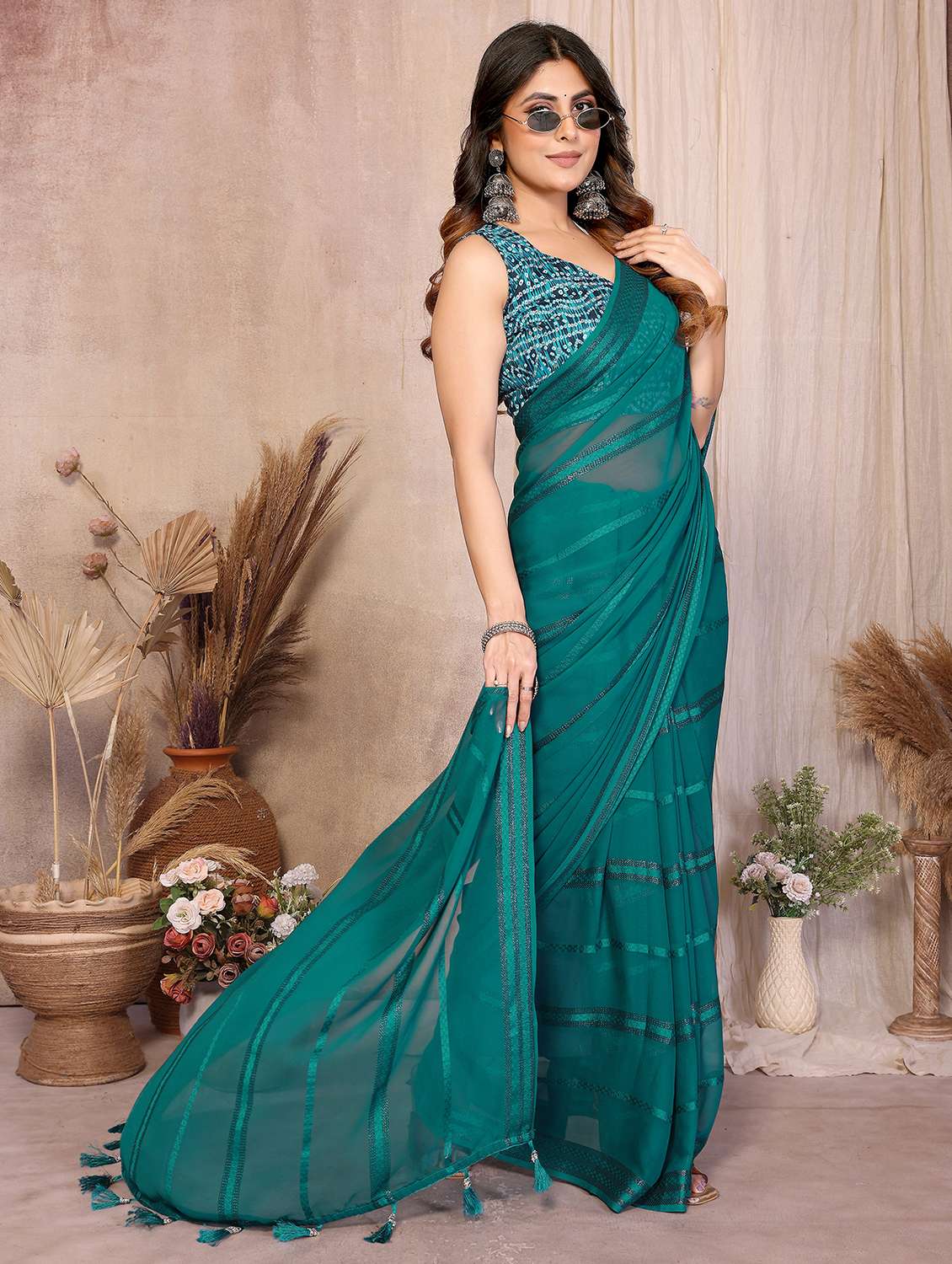 Women Striped Embellished Saree With Blouse - 22358159 -  Standard Image - 1