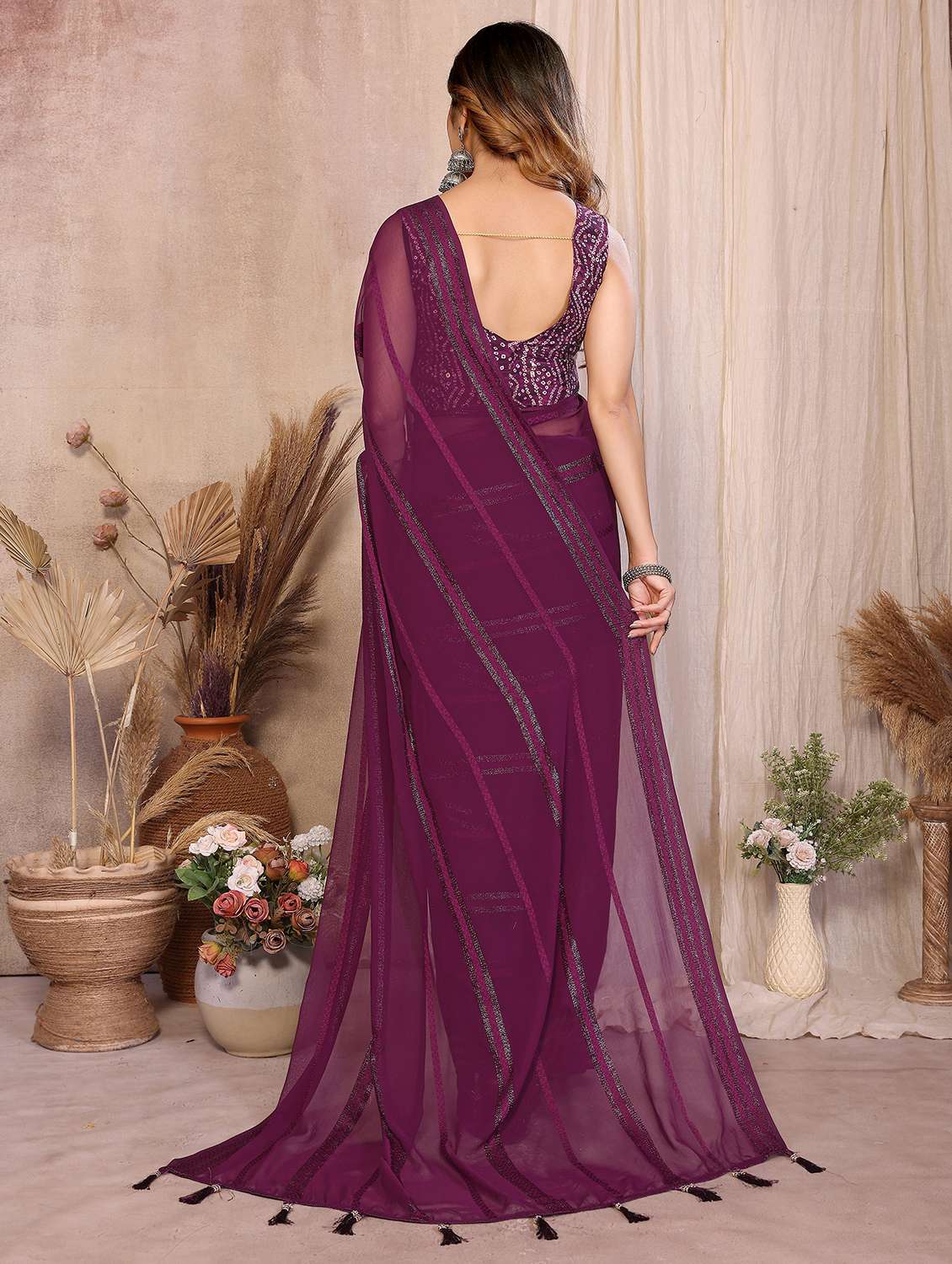 Women Striped Embellished Saree With Blouse - 22358161 -  Standard Image - 1