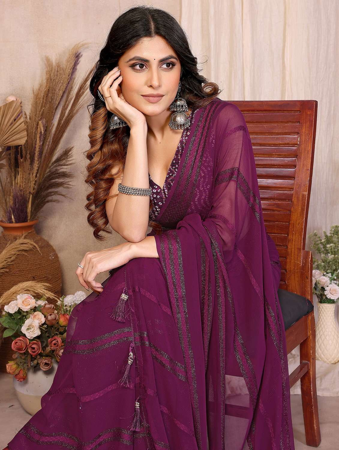 Women Striped Embellished Saree With Blouse - 22358161 -  Standard Image - 4