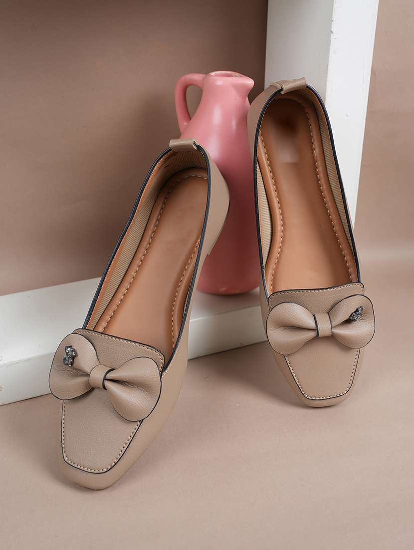 women solid slip on ballerina