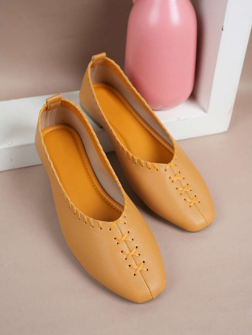 women solid slip on ballerina
