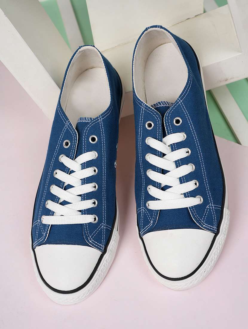 women solid lace-up sneaker