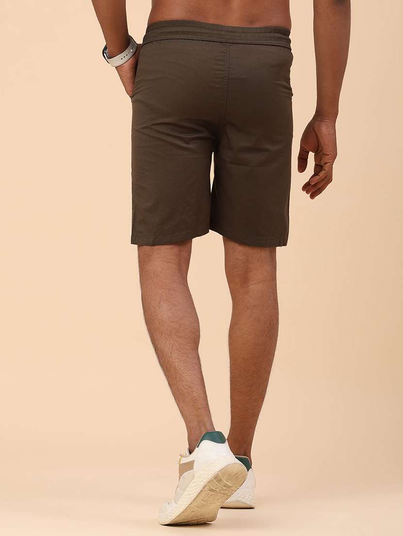 men solid mid rise regular fit shorts - 22361344 -  Standard Image - 4