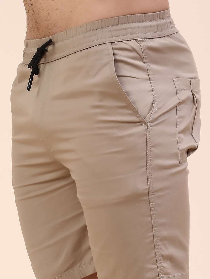 men solid mid rise slim fit short - 22361348 -  Standard Image - 1