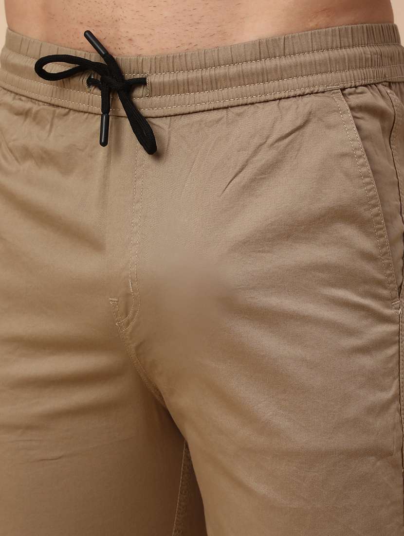 men solid mid rise slim fit short - 22361354 -  Standard Image - 1