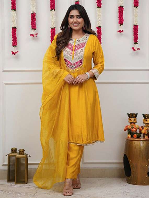 Women Solid With Work Three Quarter Sleeve Kurta Pant With Dupatta Set - 22361811 -  Standard Image - 1