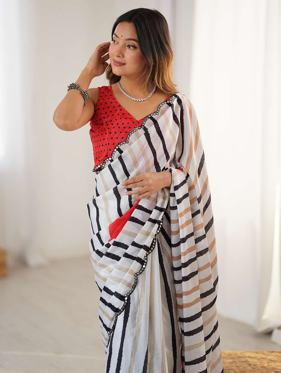 women printed casual wear saree with blouse - 22361872 -  Standard Image - 1