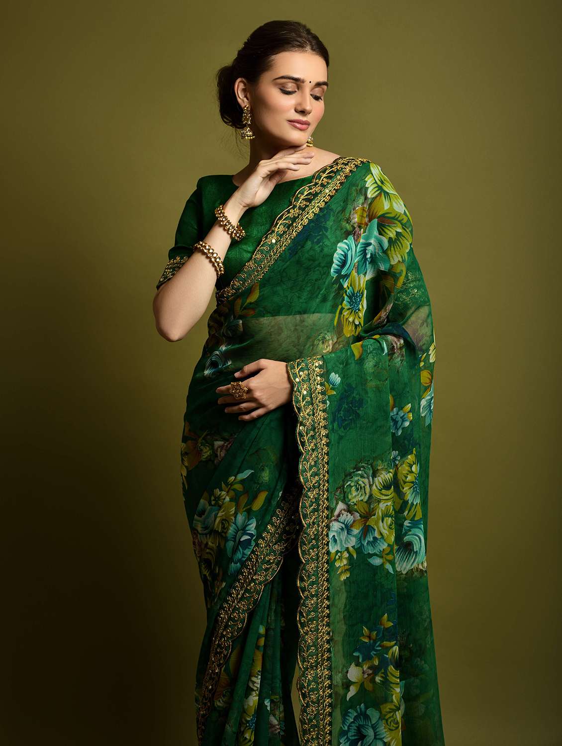 women floral printed bordered saree with blouse - 22361885 -  Standard Image - 4