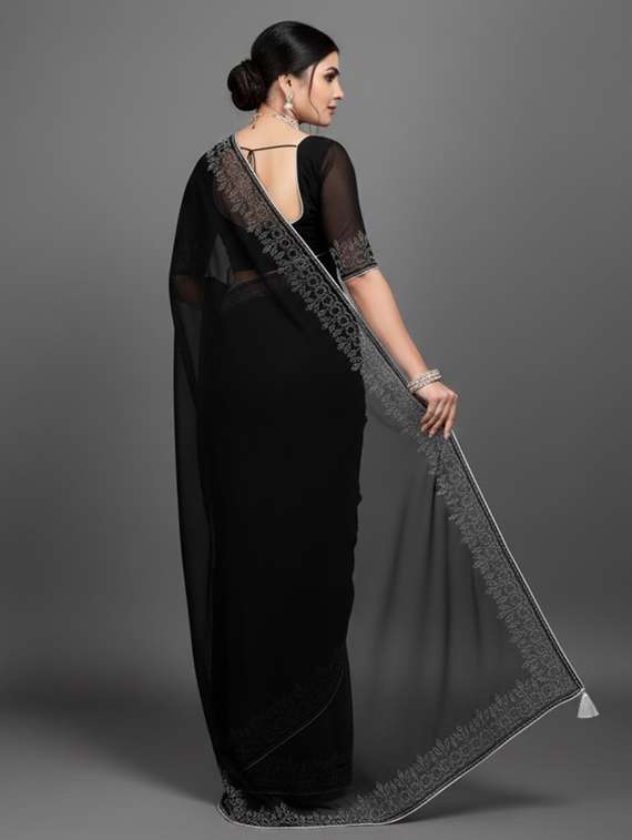 women solid with embellished bordered saree with blouse - 22361980 -  Standard Image - 4