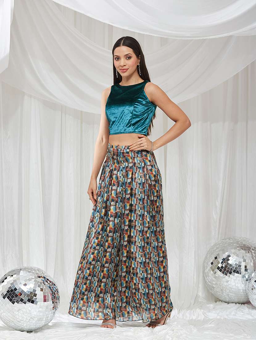 women solid sleeveless velvet crop top - 22363541 -  Standard Image - 1