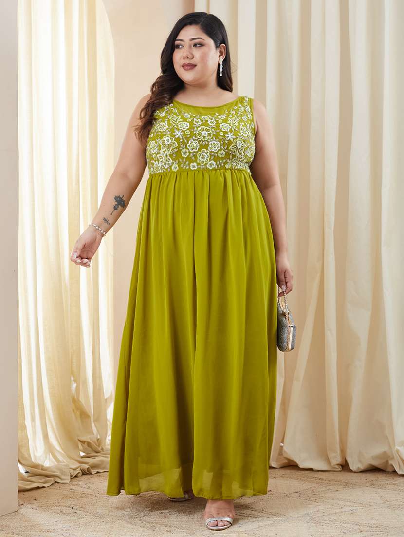 women plus size embroidered sleeveless dress