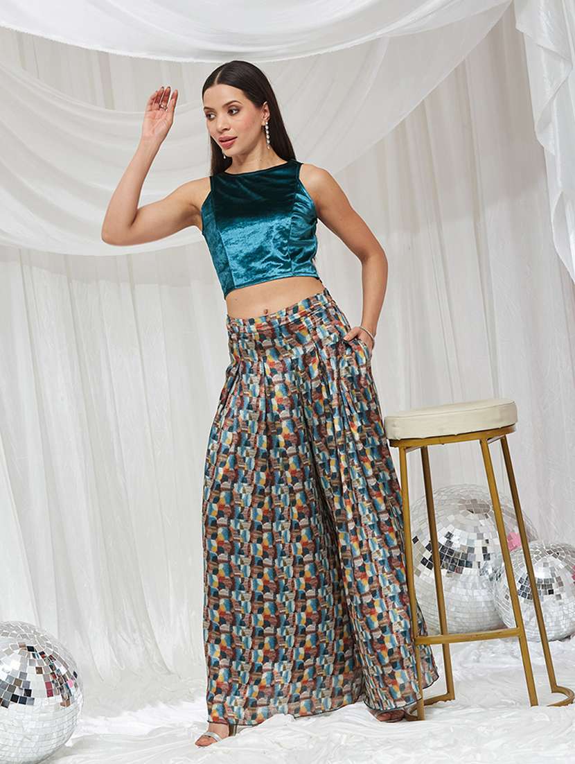 women solid sleeveless velvet crop top - 22364245 -  Standard Image - 4