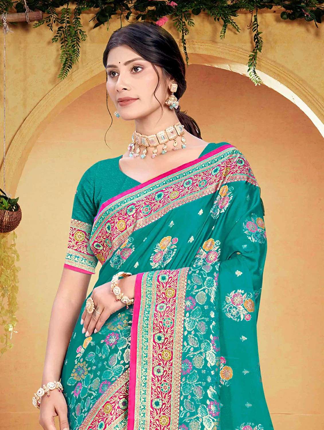 women self design banarasi saree with blouse - 22368407 -  Standard Image - 1