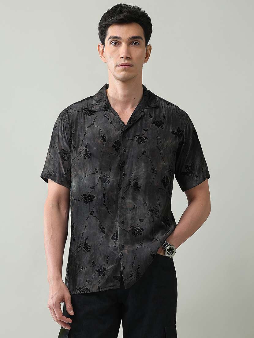 men printed collared short sleeve shirt - 22368686 -  Standard Image - 1