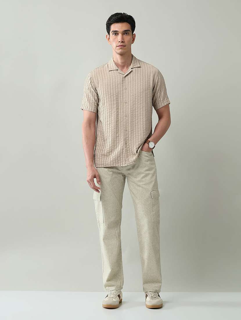 men textured collared short sleeve shirt - 22368699 -  Standard Image - 4