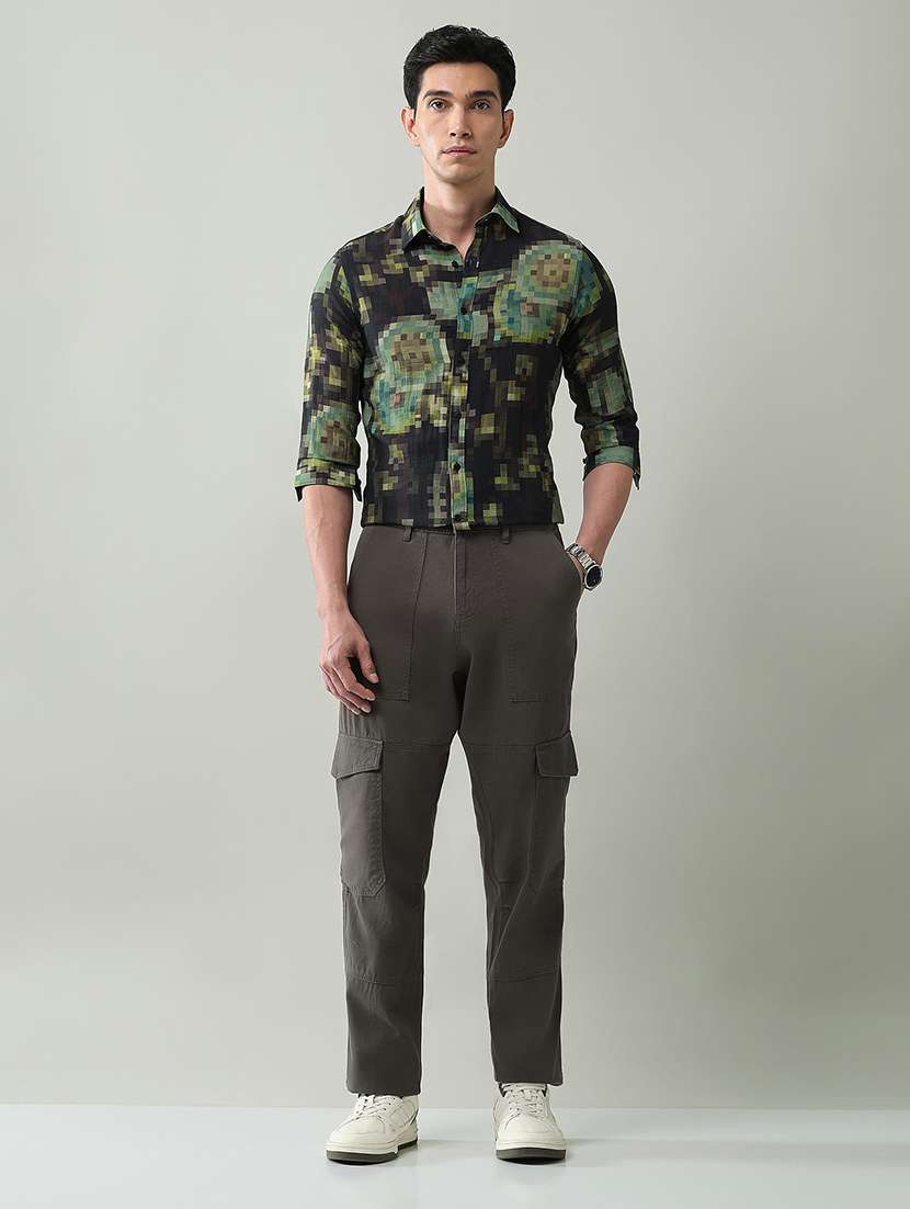 men solid mid rise regular fit cargo - 22368705 -  Standard Image - 4