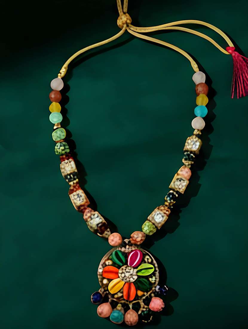 women pendant necklace set with earrings - 22373083 -  Standard Image - 1