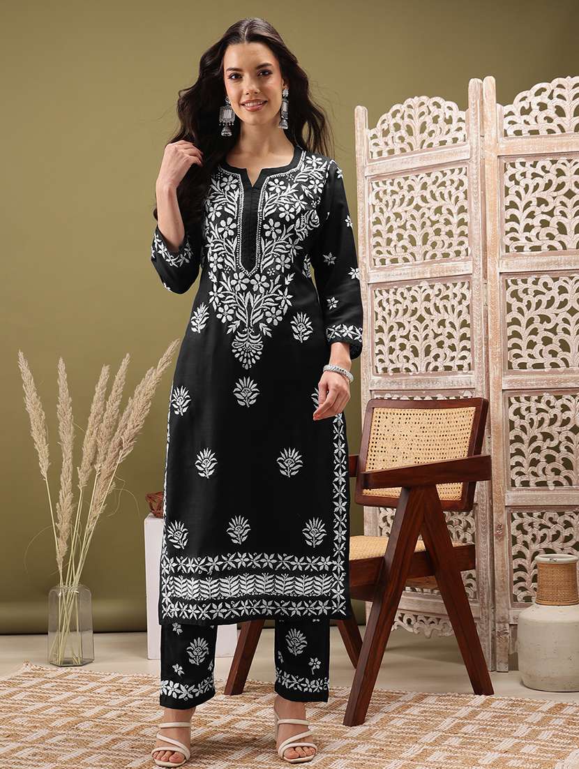 women solid with work three quarter sleeve kurta pant set