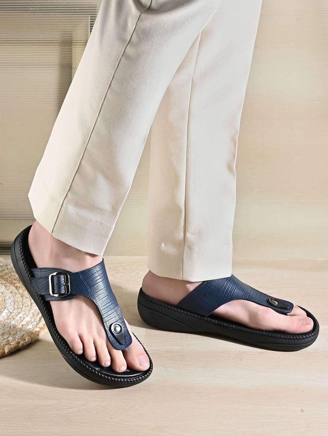Men Textured Toe Seperator Sandal - 22373515 -  Standard Image - 1