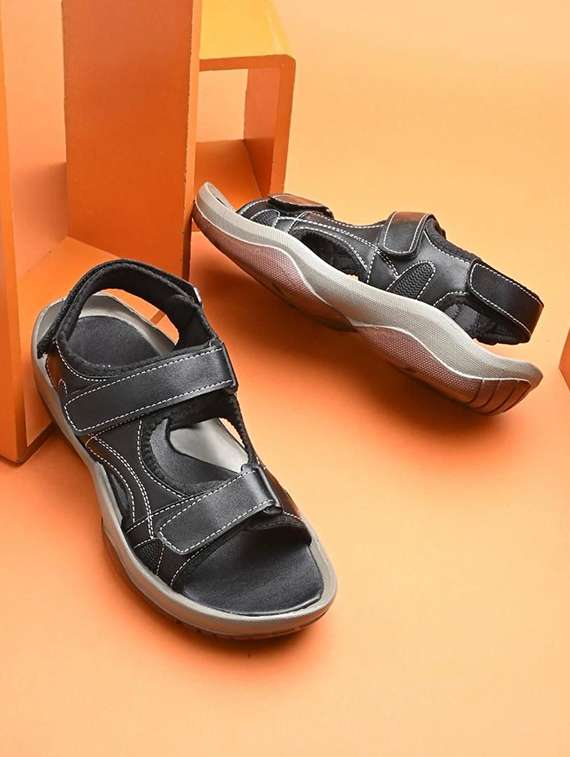 men solid back strap floater