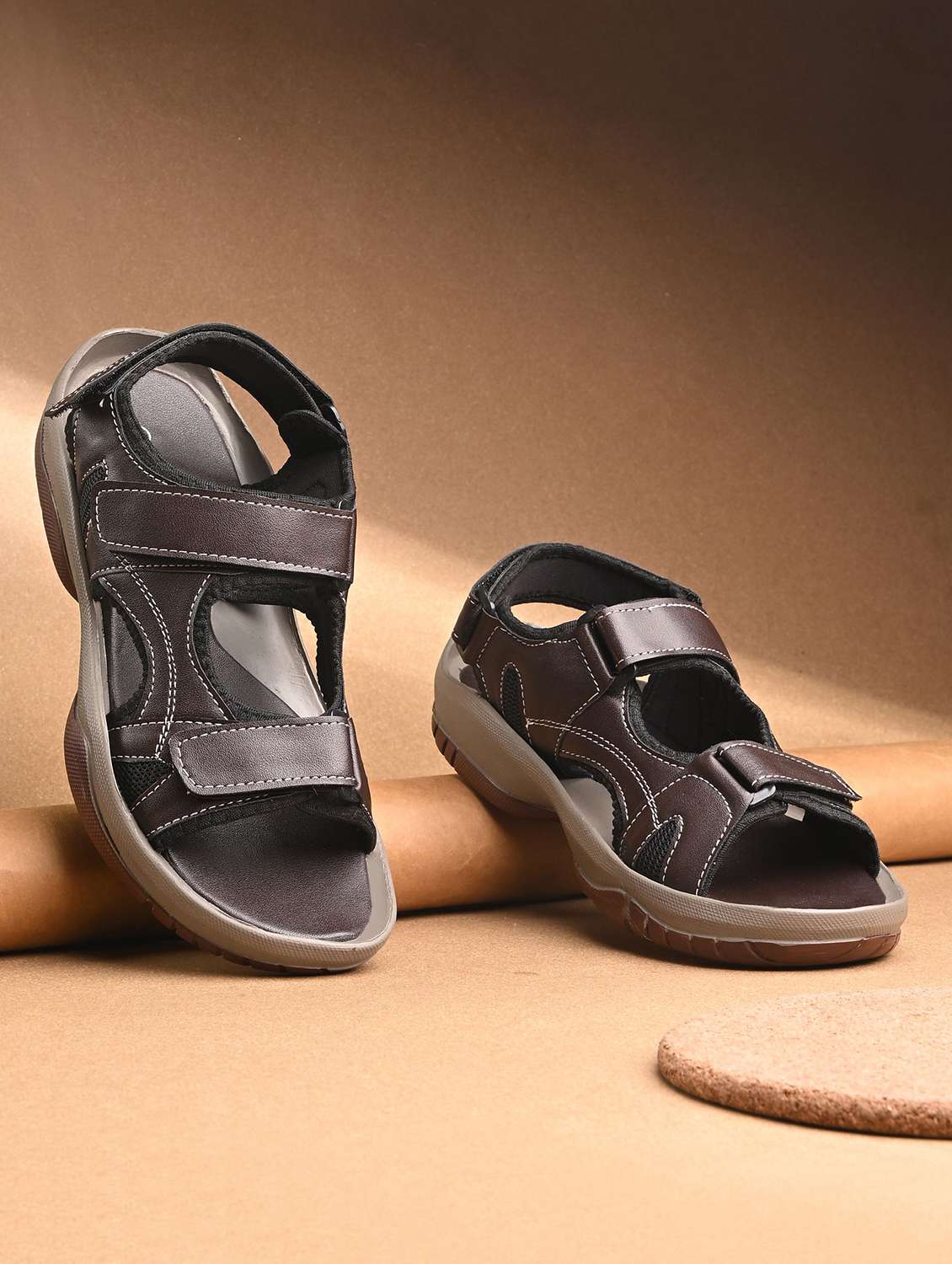 men solid back strap floater