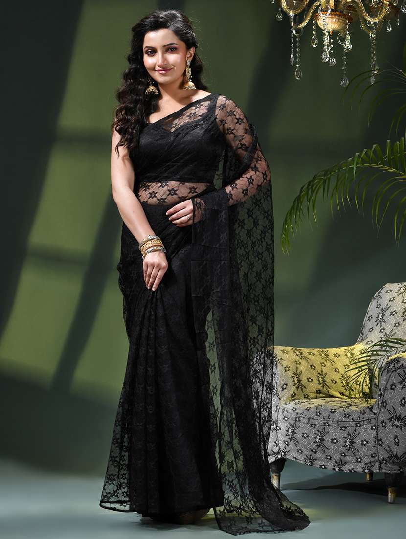 women self design plain saree