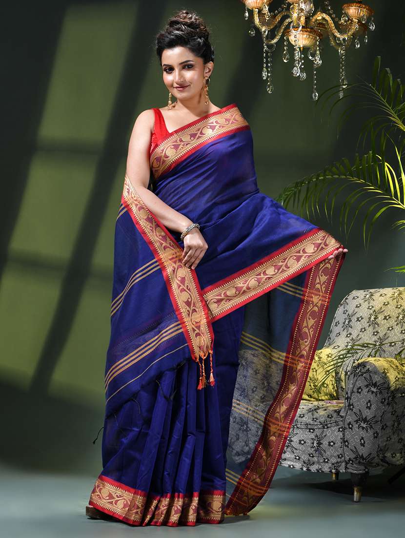 women solid with bordered saree - 22376179 -  Standard Image - 1