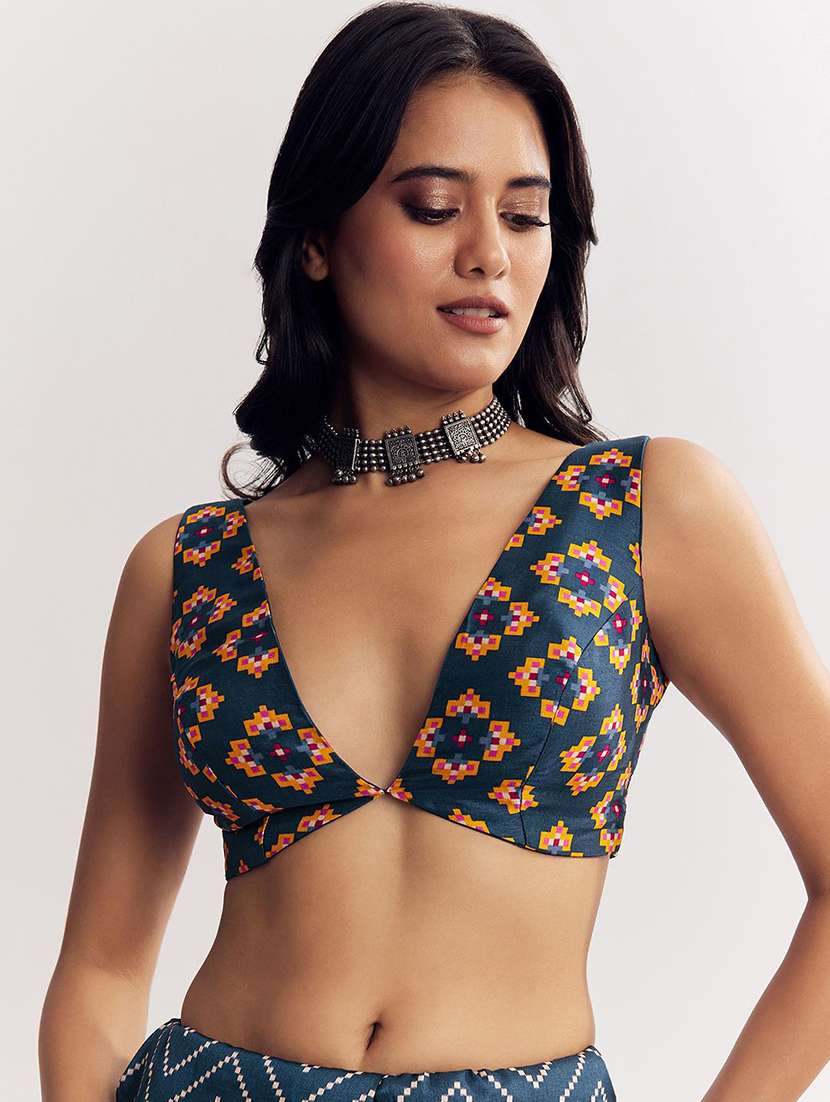 women chevron printed saree with blouse - 22376676 -  Standard Image - 4